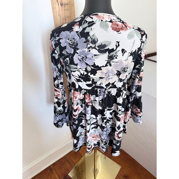 Try ! This Womens Dark Floral Grunge Bell Sleeve Top w Criss Cross Size XL, Boho - Picture 5 of 9